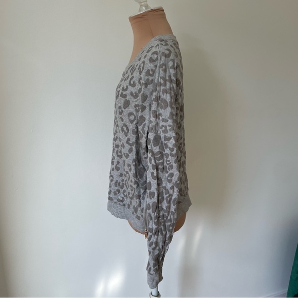 Rails Marlo Flocked Heather Grey Leopard Print Side Zip Pullover Sweatshirt Sz L - Picture 7 of 12